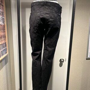 BALCK JAQUERRED JEANS TRUE SLIM. SIZE 8